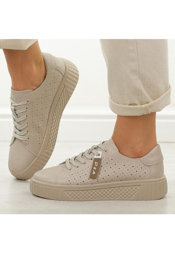 Beżowe skórzane ażurowe półbuty damskie DiA 5938. Okazja: na co dzień. Zapięcie: sznurówki. Kolor: beżowy. Materiał: skóra. Szerokość cholewki: normalna. Wzór: ażurowy. Sezon: wiosna, jesień, lato. Styl: casual, klasyczny