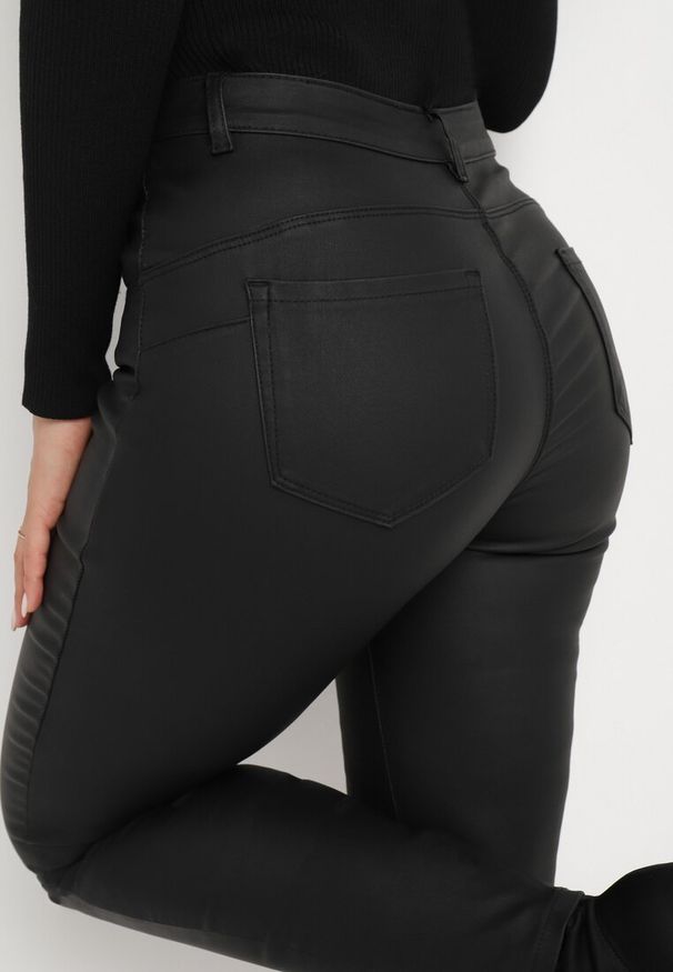 Born2be - Czarne Spodnie Skinny z Imitacji Skóry Amarael. Okazja: na co dzień. Kolor: czarny. Materiał: skóra. Wzór: aplikacja. Styl: klasyczny, elegancki, sportowy, casual