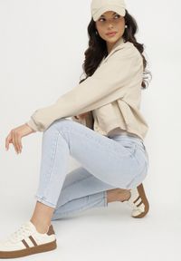 Born2be - Jasnoniebieskie Jeansy o Dopasowanym Kroju z Niskim Stanem Kolithria. Okazja: na co dzień. Stan: obniżony. Kolor: niebieski. Styl: elegancki, casual #6