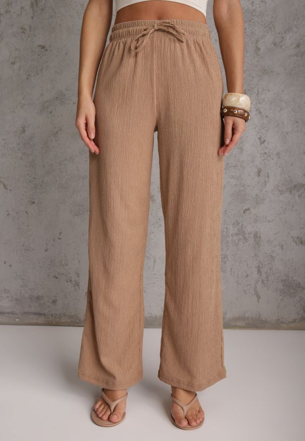 Renee - Beżowe Teksturowane Spodnie Wide Leg z Wiązaniem w Talii Pirethei. Kolor: beżowy. Materiał: materiał. Styl: elegancki