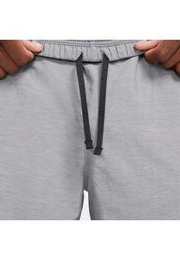 Spodenki Męskie Nike M Nk Df Challenger Short. Kolor: szary. Długość: krótkie. Sezon: lato