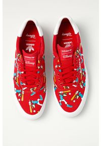 adidas Originals - Tenisówki 3MC x Disney Sport Goofy. Nosek buta: okrągły. Zapięcie: sznurówki. Kolor: czerwony. Materiał: syntetyk, materiał, guma. Szerokość cholewki: normalna. Wzór: motyw z bajki. Styl: sportowy #3