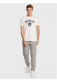 New Era T-Shirt Brooklyn Nets 11530756 Biały Regular Fit. Kolor: biały. Materiał: bawełna #4