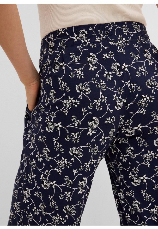 bonprix - Spodnie palazzo z mieszanki wiskozy. Kolor: niebieski. Materiał: wiskoza