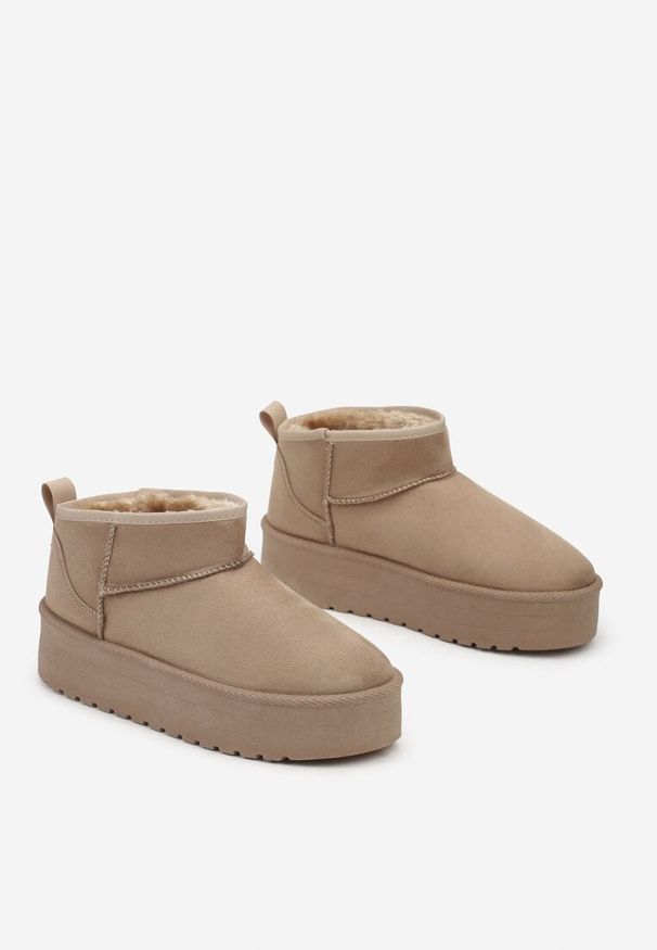 Born2be - Ciemnobeżowe Ocieplone Śniegowce Wsuwane na Platformie Meralyn. Okazja: na co dzień. Zapięcie: bez zapięcia. Kolor: beżowy. Materiał: jeans, wełna. Obcas: na platformie. Styl: elegancki, klasyczny, casual