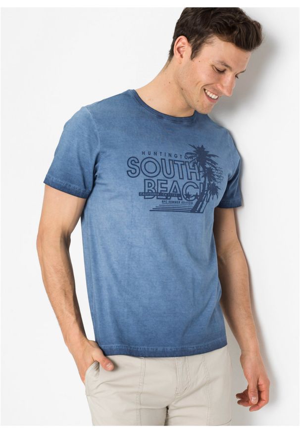 bonprix - T-shirt z efektem wytarcia. Kolor: niebieski. Wzór: nadruk. Sezon: lato