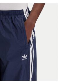 Adidas - adidas Spodnie dresowe 3-Stripes JD3127 Granatowy Loose Fit. Kolor: niebieski. Materiał: syntetyk #5