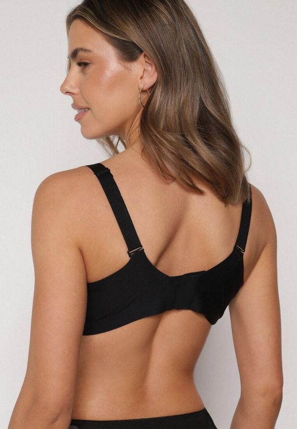 Born2be - Czarny Gładki Biustonosz Klasyczny Idahlina. Kolor: czarny. Wzór: gładki