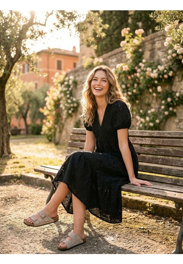 Sinsay - Bawełniana ażurowa sukienka midi z marszczeniem - czarny. Kolor: czarny. Materiał: bawełna. Wzór: ażurowy. Długość: midi