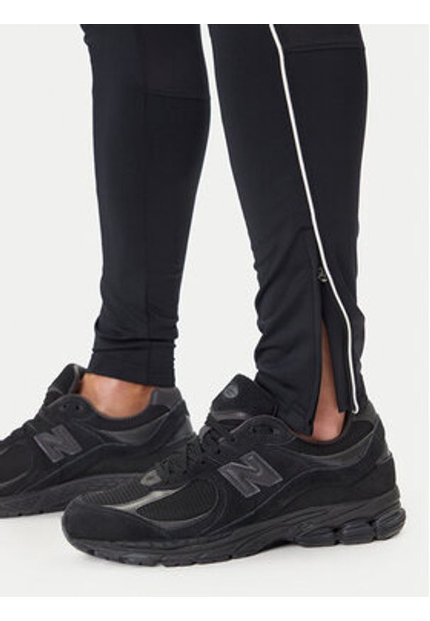 Under Armour Spodnie dresowe Challenger Training 6004044 Czarny Slim Fit. Kolor: czarny. Materiał: syntetyk, dresówka