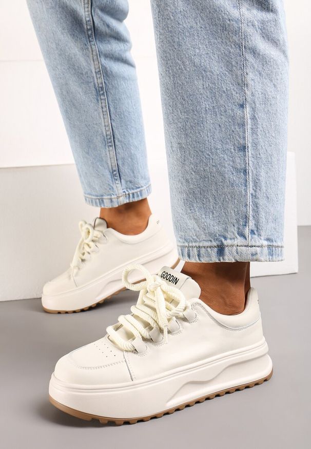Renee - Białe Sneakersy ze Skóry Naturalnej z Platformą i Szerokimi Sznurówkami Talthea. Kolor: biały. Materiał: skóra. Obcas: na platformie