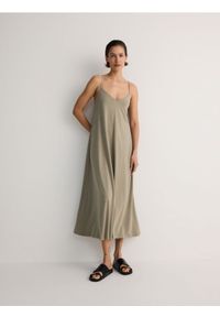 Reserved - Oversizowa sukienka maxi z modalu - jasnozielony. Kolor: zielony. Materiał: dzianina. Długość: maxi