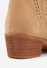 Born2be - Ciemnobeżowe Ażurowe Botki Vices na Obcasie w Stylu Kowbojek Selrith. Okazja: na spacer. Nosek buta: szpiczasty. Kolor: beżowy. Materiał: jeans. Wzór: ażurowy. Obcas: na obcasie. Wysokość obcasa: średni #7
