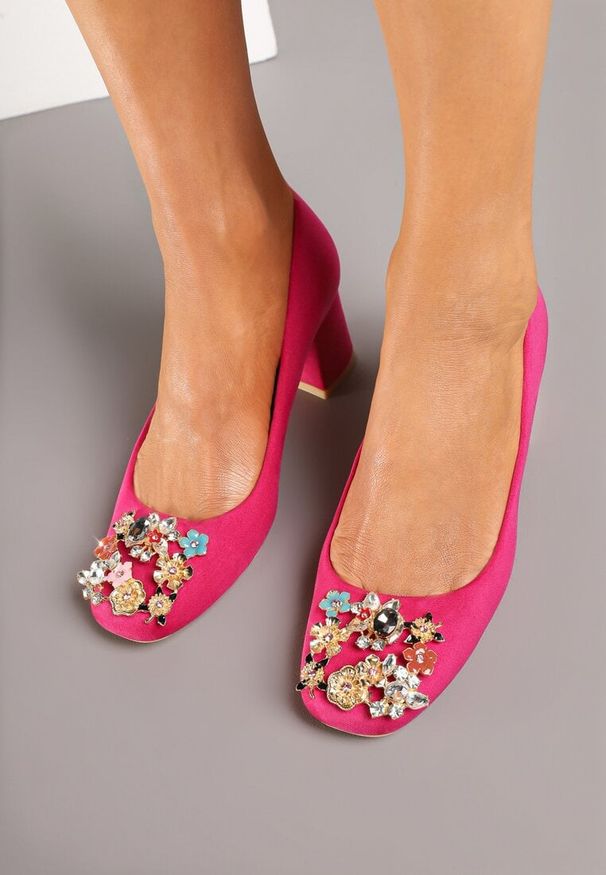 Born2be - Fuksjowe Czółenka Vices na Obcasie ze Skórzaną Wkładką z Cyrkoniami Fonarieth. Okazja: na co dzień, do pracy. Zapięcie: bez zapięcia. Kolor: różowy. Wzór: aplikacja. Materiał: skóra. Sezon: wiosna, lato. Obcas: na obcasie. Styl: klasyczny, casual, elegancki. Wysokość obcasa: średni