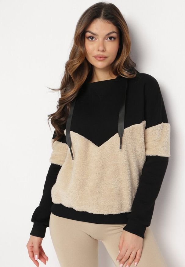 Born2be - Czarna Dwukolorowa Bluza z Bawełny z Polarowymi Wstawkami i Kapturem Dikea. Kolor: czarny. Materiał: bawełna, polar. Sezon: zima. Styl: elegancki