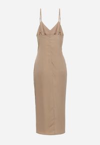 Born2be - Beżowa Satynowa Sukienka Koktajlowa z Ozdobnym Drapowaniem i Rozcięciem Saligurtia. Okazja: na imprezę. Kolor: beżowy. Materiał: satyna. Długość rękawa: na ramiączkach. Wzór: aplikacja. Sezon: lato. Styl: wizytowy #7