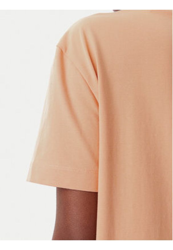 Calvin Klein Jeans Sukienka codzienna Gradient Monologo J20J225273 Koralowy Relaxed Fit. Okazja: na co dzień. Kolor: pomarańczowy. Materiał: bawełna. Wzór: gradientowy. Typ sukienki: proste. Styl: casual