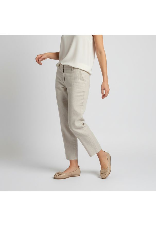 Baleriny damskie Armodo, cholewka ze skóry naturalnej z dekoracyjną aplikacją na przodzie elastyczna konstrukcja ułatwiająca zakładanie oraz płaska p. Okazja: na co dzień. Kolor: beżowy. Materiał: skóra. Szerokość cholewki: normalna. Wzór: aplikacja. Styl: casual, elegancki, klasyczny