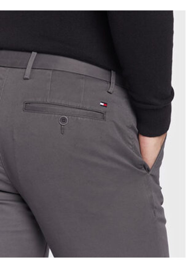 TOMMY HILFIGER - Tommy Hilfiger Chinosy Core Denton MW0MW28884 Szary Straight Fit. Kolor: szary. Materiał: bawełna