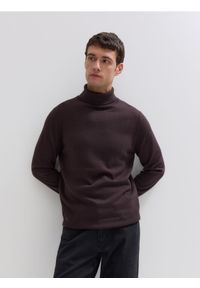 Reserved - Golf z wełny merino - ciemnobrązowy. Typ kołnierza: golf. Kolor: brązowy. Materiał: wełna