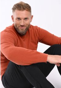 Volcano - Sweter męski S-LARKS. Okazja: na co dzień. Kolor: pomarańczowy. Materiał: bawełna, włókno, dzianina. Wzór: ze splotem. Styl: klasyczny, casual #1