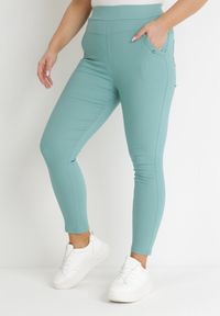 Born2be - Jasnoniebieskie Spodnie Skinny z Gumką w Talii i Wysokim Stanem Edithe. Stan: podwyższony. Kolekcja: plus size. Kolor: niebieski