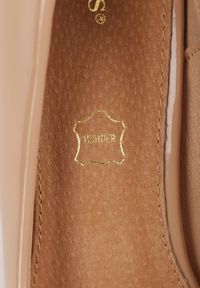 Born2be - Ciemnobeżowe Lakierowane Czółenka na Obcasie ze Skórzaną Wkładką Naorisa. Kolor: beżowy. Materiał: skóra, lakier. Obcas: na obcasie. Styl: klasyczny. Wysokość obcasa: średni #7