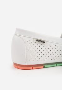 Born2be - Białe Ażurowe Mokasyny ze Skórzaną Wkładką Ozdobione Przeszyciami Sylilise. Okazja: na co dzień. Kolor: biały. Materiał: skóra. Wzór: ażurowy, aplikacja. Styl: casual, klasyczny #3