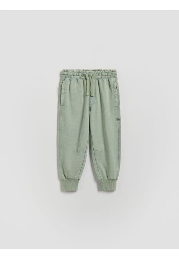 Reserved - Bawełniane joggery - jasnozielony. Kolor: zielony. Materiał: bawełna