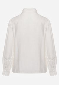 Born2be - Biała Koszula ze Stójką i Koronką Argochis. Typ kołnierza: kołnierzyk stójkowy. Kolor: biały. Materiał: koronka. Wzór: koronka #6