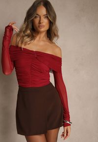 Renee - Bordowa Drapowana Bluzka VICES z Odkrytymi Ramionami i Siateczkowymi Rękawami Atevite. Okazja: na co dzień. Kolor: czerwony. Materiał: jeans. Styl: casual