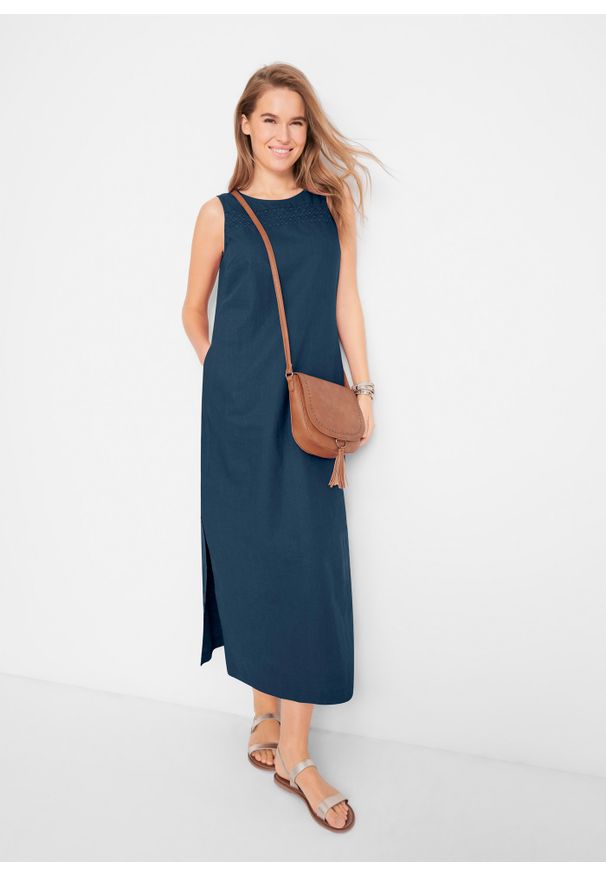 bonprix - Długa sukienka lniana w ażurowy wzór, z rozcięciem z boku. Kolor: niebieski. Materiał: len. Wzór: ażurowy. Długość: maxi