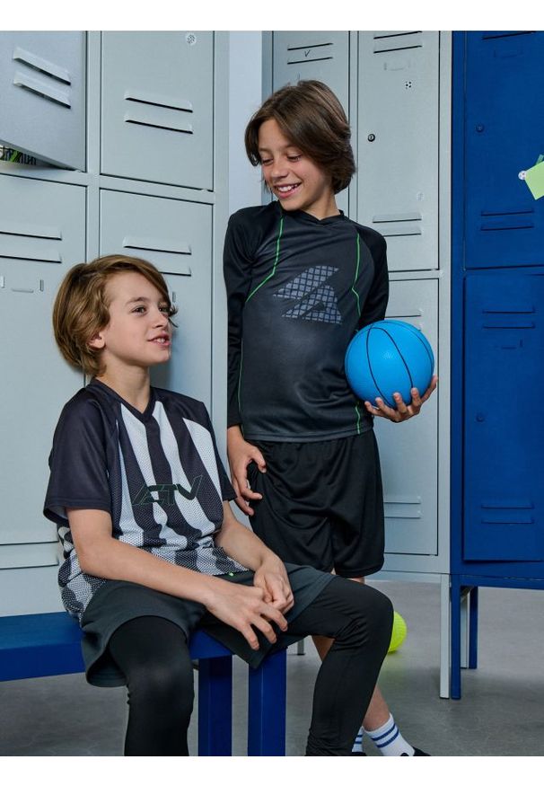 Sinsay - Koszulka sportowa Active - czarny. Kolor: czarny. Styl: sportowy
