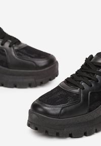 Born2be - Czarne Sneakersy Melanise. Nosek buta: okrągły. Kolor: czarny. Materiał: materiał. Wzór: jednolity
