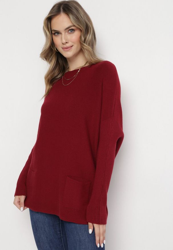 Born2be - Bordowa Tunika z Dłuższym Tyłem i Kieszeniami Vigi. Kolor: czerwony. Materiał: wiskoza, bawełna. Długość: długie