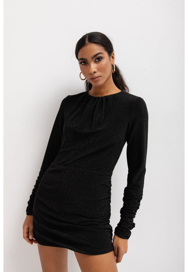 Marsala - Dopasowana sukienka z marszczeniami w kolorze SHINY BLACK - ALIZEE-XS. Okazja: na imprezę. Kolor: wielokolorowy, srebrny, czarny. Materiał: materiał. Typ sukienki: proste. Styl: klasyczny. Długość: mini