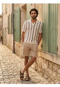 Sinsay - Bawełniane szorty cargo - kremowy. Kolor: kremowy. Materiał: bawełna