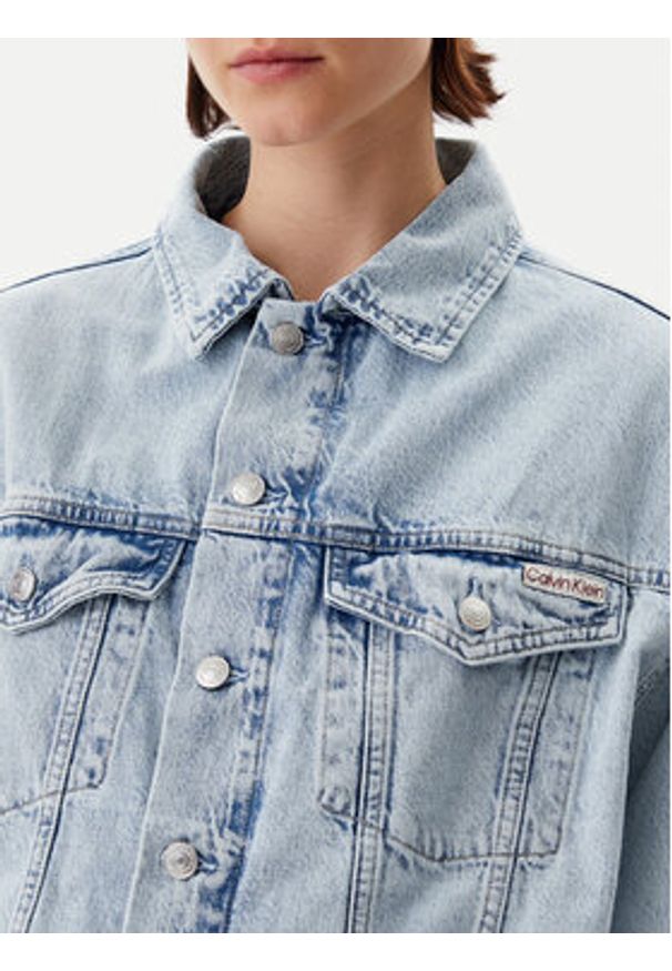 Calvin Klein Jeans Kurtka jeansowa J20J225186 Niebieski Boxy Fit. Kolor: niebieski. Materiał: bawełna