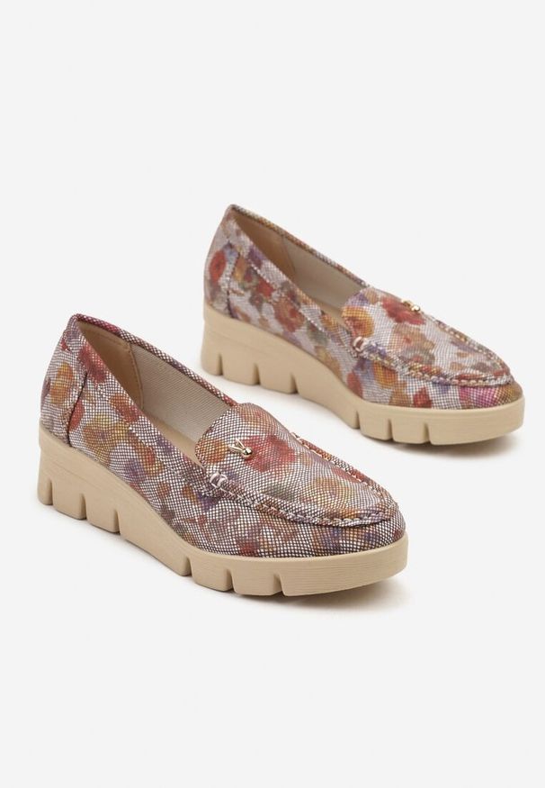 Born2be - Brązowe Półbuty na Koturnie ze Skórzaną Wkładką i Metalicznym Połyskiem Sesilorena. Okazja: na co dzień, do pracy, na spotkanie biznesowe, na spacer. Kolor: brązowy. Materiał: skóra. Sezon: lato. Obcas: na koturnie. Styl: casual, biznesowy