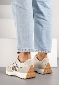 Renee - Czarno-Białe Sneakersy Ozdobione Geometrycznym Motywem Rilameia. Okazja: na co dzień. Kolor: czarny. Materiał: jeans. Wzór: aplikacja, geometria. Sezon: wiosna, lato #5