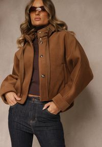 Renee - Brązowa Nietoperzowa Kurtka Przejściowa z Kapturem Amiree. Okazja: na co dzień. Typ kołnierza: kaptur. Kolor: brązowy. Materiał: dzianina. Długość: krótkie. Styl: casual #1