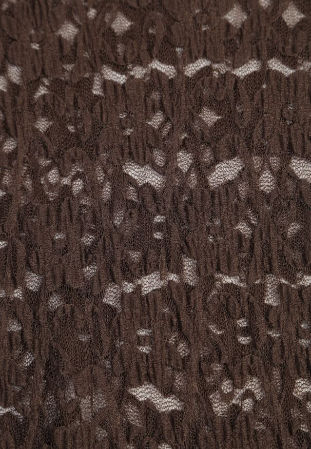 Renee - Brązowa Bluzka z Koronki o Asymetrycznym Kroju Kortesta. Kolor: brązowy. Materiał: koronka. Wzór: koronka