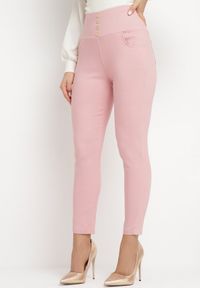Born2be - Różowe Bawełniane Spodnie z Szeroką Gumką w Pasie i Ozdobnymi Guzikami Fiorela. Kolor: różowy. Materiał: bawełna. Wzór: aplikacja #1