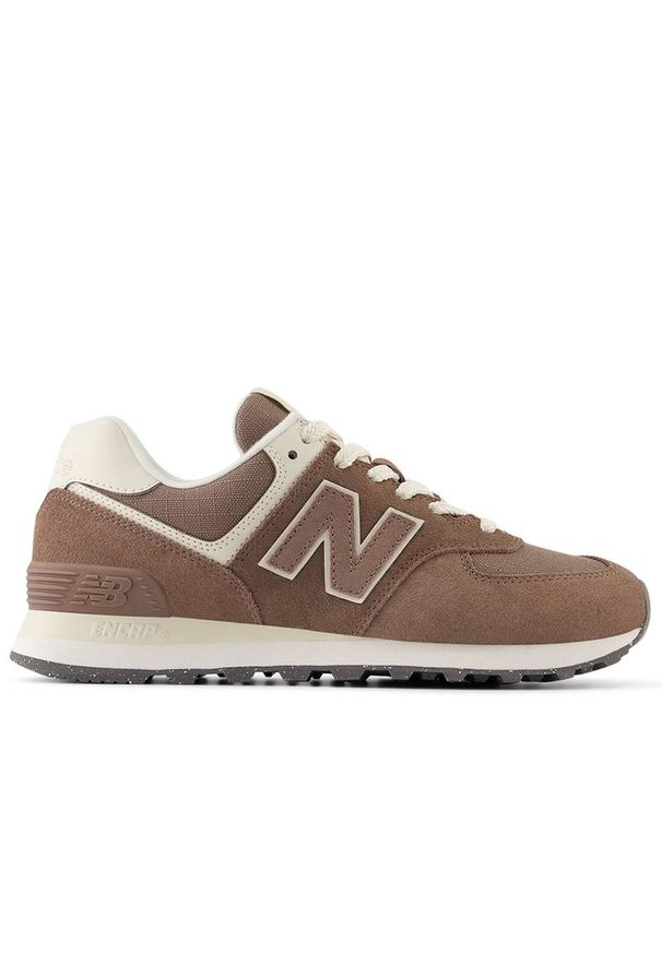 Buty damskie New Balance WL574RTS - brązowe. Kolor: brązowy. Materiał: zamsz, skóra, tworzywo sztuczne, guma. Szerokość cholewki: normalna. Model: New Balance 574