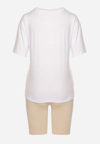 Born2be - Beżowo-Biały Komplet z T-shirtem i Szortami Typu Kolarki Tiimavee. Kolor: beżowy. Materiał: dzianina