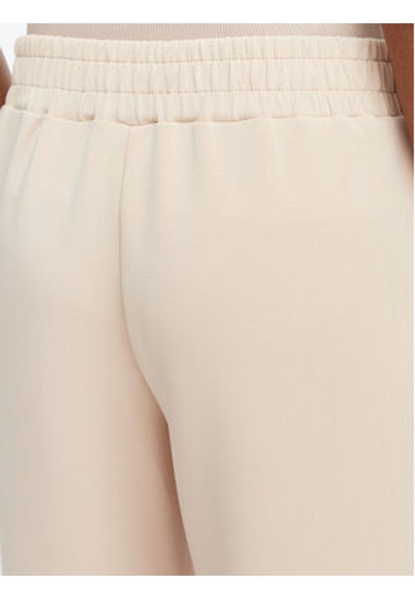 Guess Spodnie dresowe V6YB18 K4315 Beżowy Regular Fit. Kolor: beżowy. Materiał: syntetyk