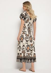 Born2be - Jasnobeżowa Wiskozowa Sukienka z Geometrycznym Wzorem Cleanna. Okazja: na co dzień, na spacer. Kolor: beżowy. Materiał: wiskoza. Wzór: geometria. Typ sukienki: proste. Styl: casual, elegancki #5
