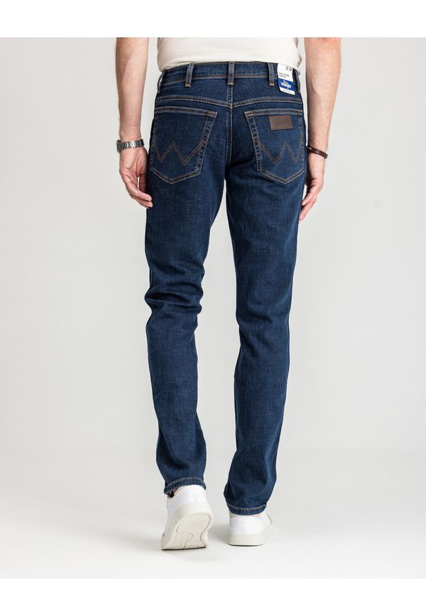 Wrangler - WRANGLER TEXAS SLIM MĘSKIE SPODNIE JEANSOWE CROSS GAME W12S8311U 112126497. Sezon: lato. Styl: elegancki, klasyczny
