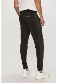 Calvin Klein - Spodnie. Kolor: czarny. Materiał: bawełna, materiał, dzianina, poliamid. Wzór: gładki #5