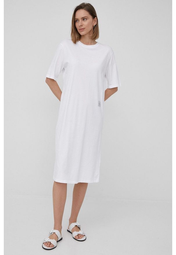 Armani Exchange sukienka bawełniana 3LYA90.YJ6VZ kolor biały mini oversize. Kolor: biały. Materiał: bawełna. Długość rękawa: krótki rękaw. Typ sukienki: oversize. Długość: mini